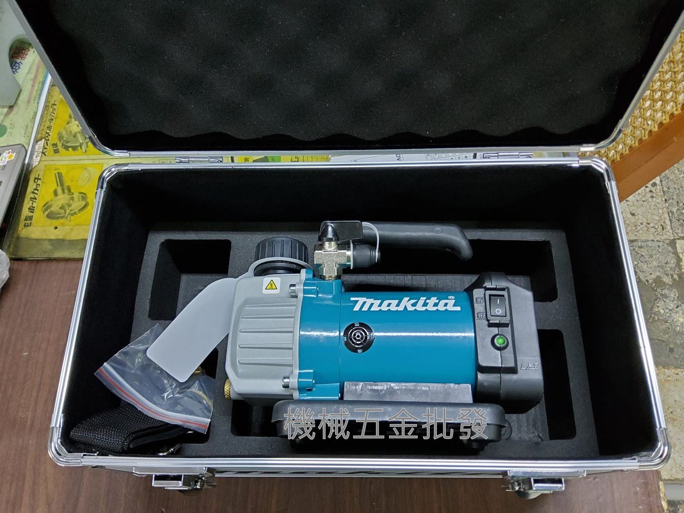 makita {牧田} DVP180RT 18V 5.0A單電池充電式真空泵浦/真空馬達,電動工具